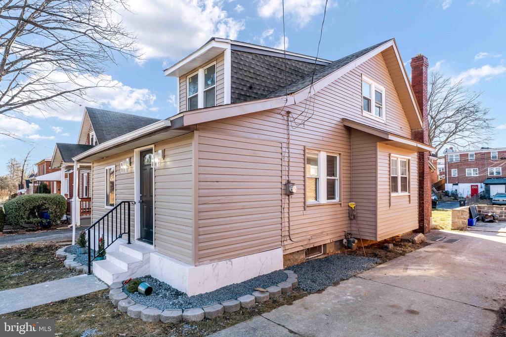 1216 S 19TH ST,DAUPHIN