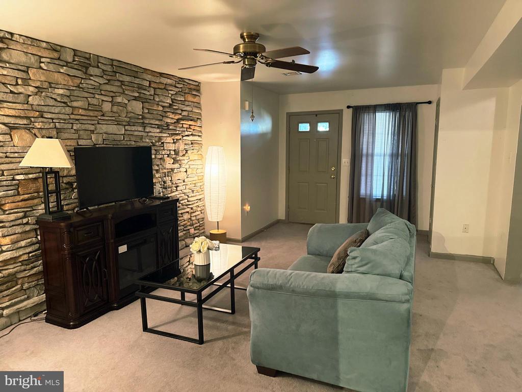2828 BUXTON COURT