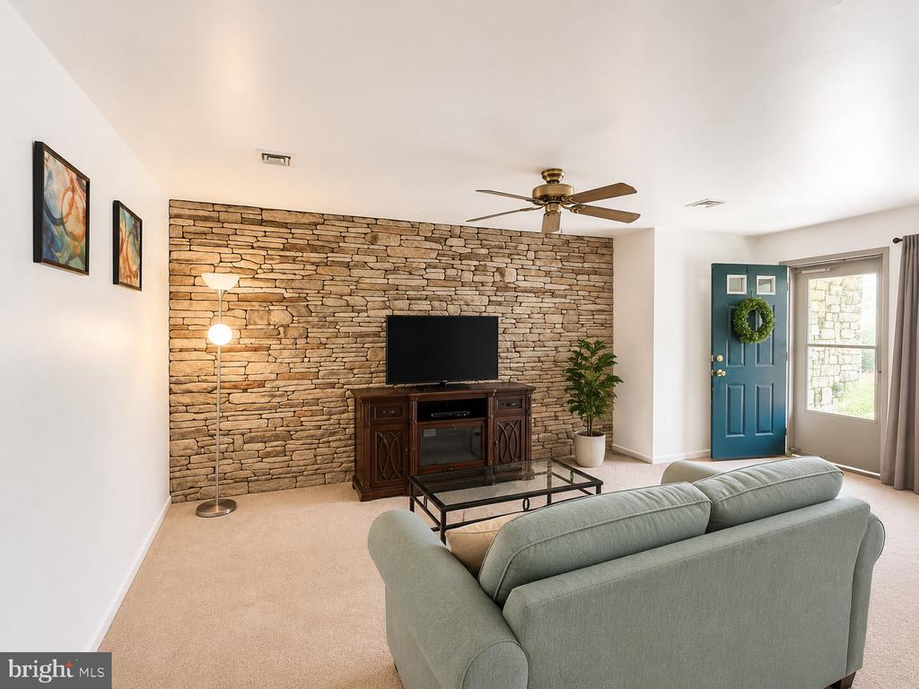 2828 BUXTON COURT