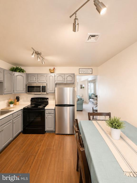 2828 BUXTON COURT