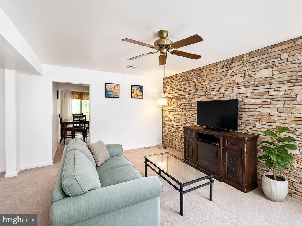 2828 BUXTON COURT