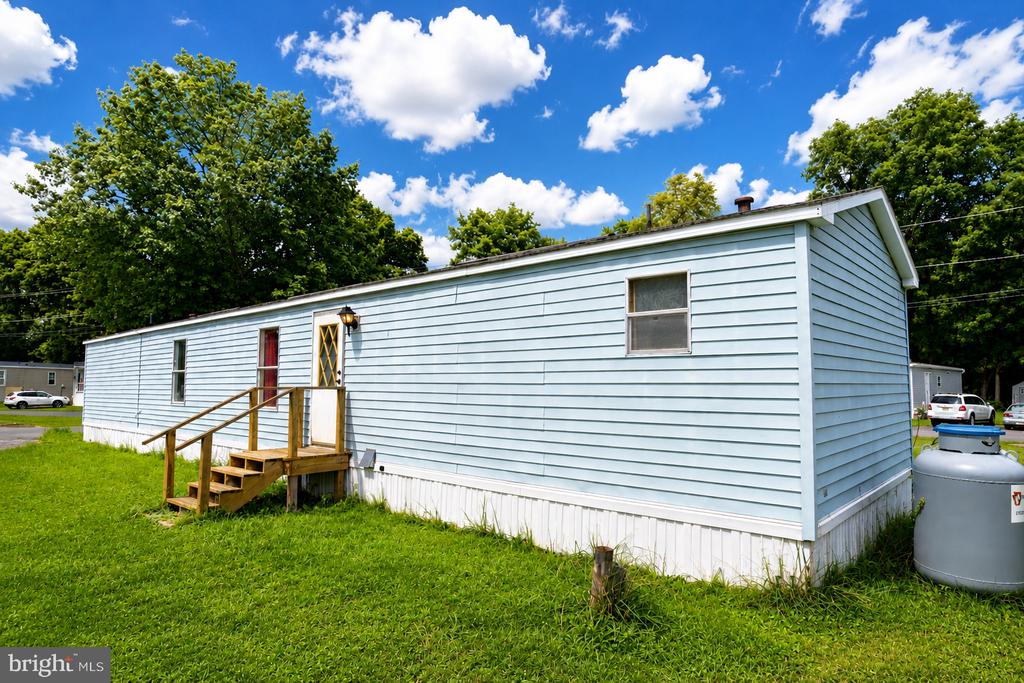 327 CARAVAN COURT