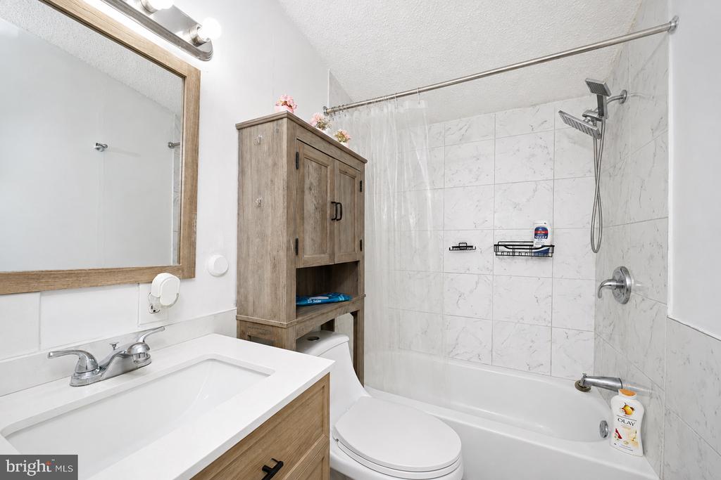 327 CARAVAN COURT