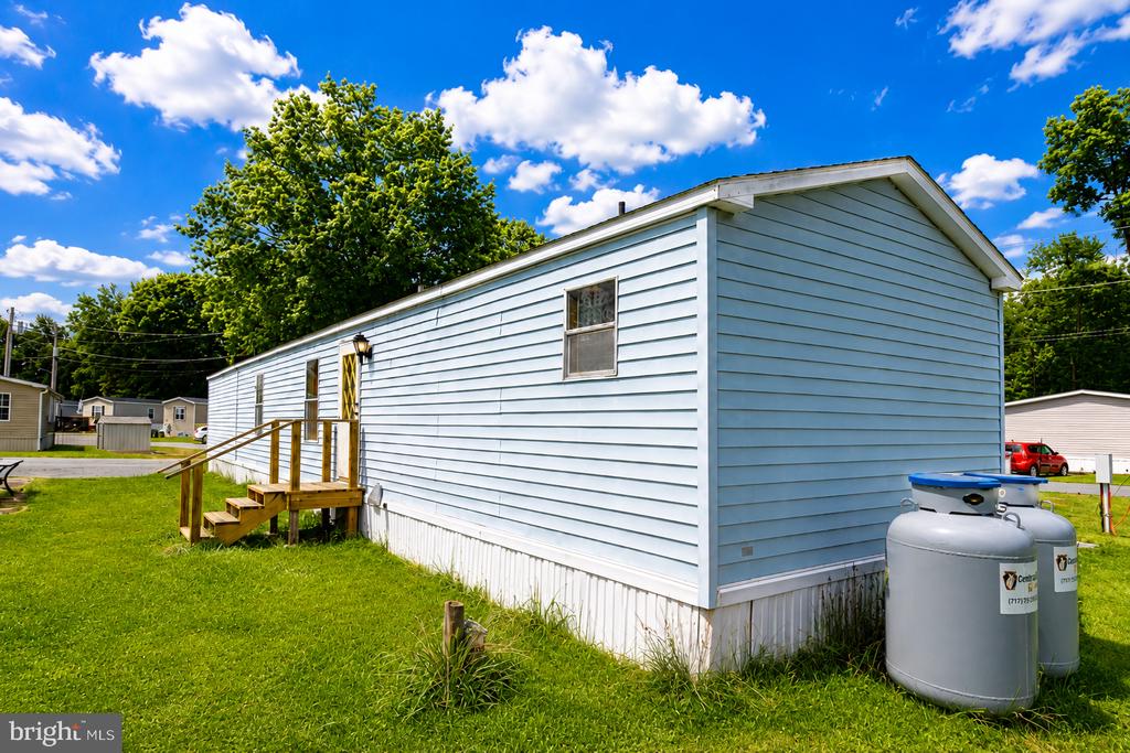 327 CARAVAN COURT
