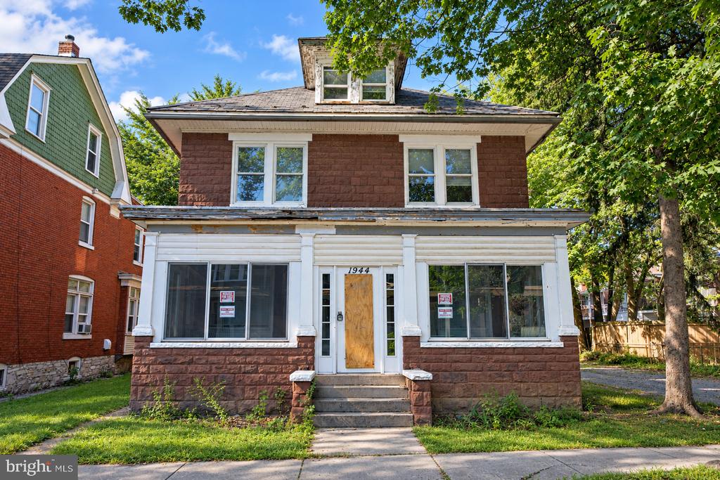 1944 CHESTNUT STREET
