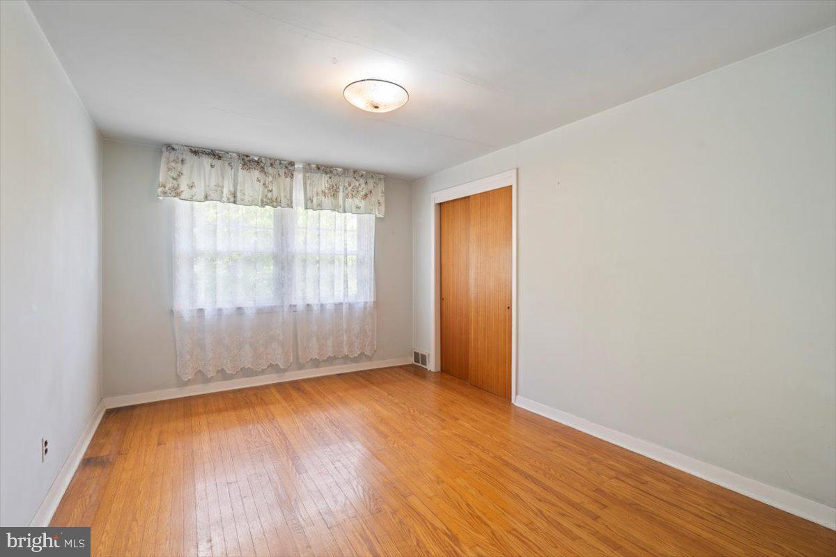 3033 Robin LANE
