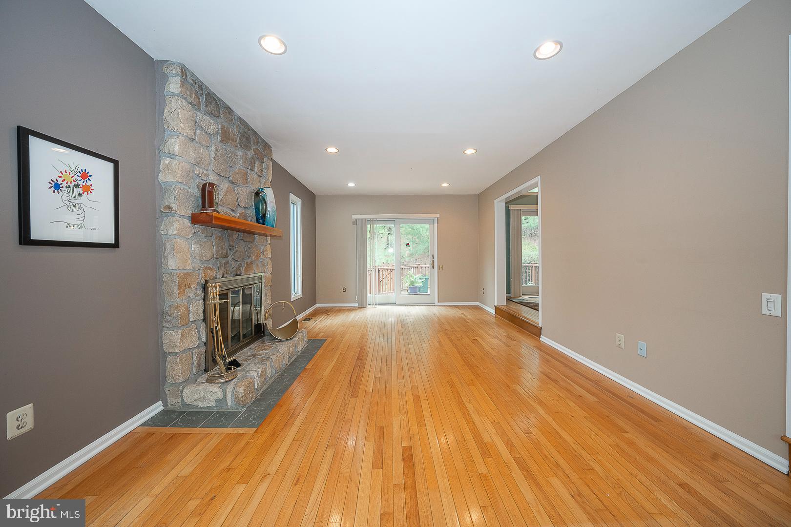 42 Sawgrass Ln