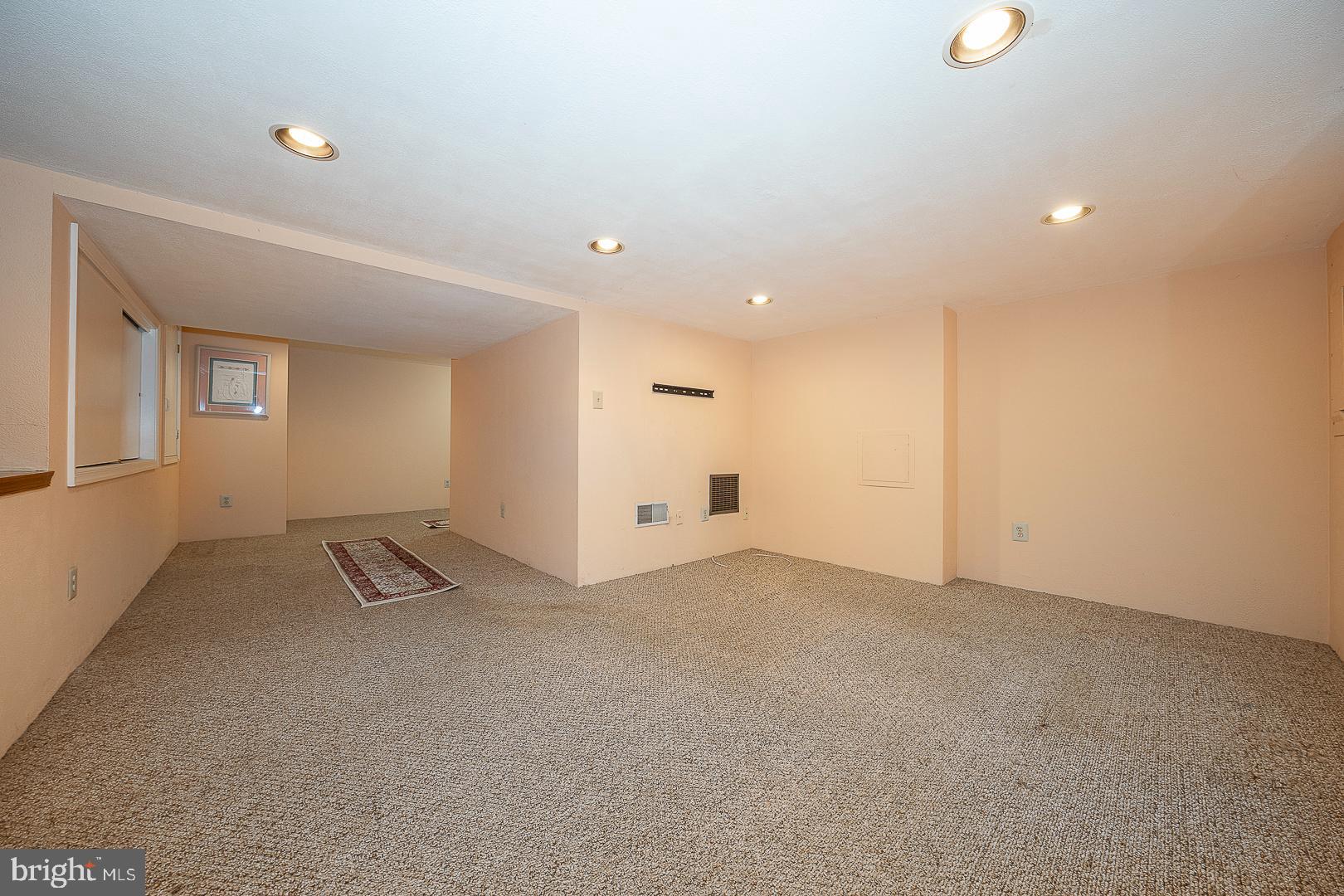 42 Sawgrass Ln