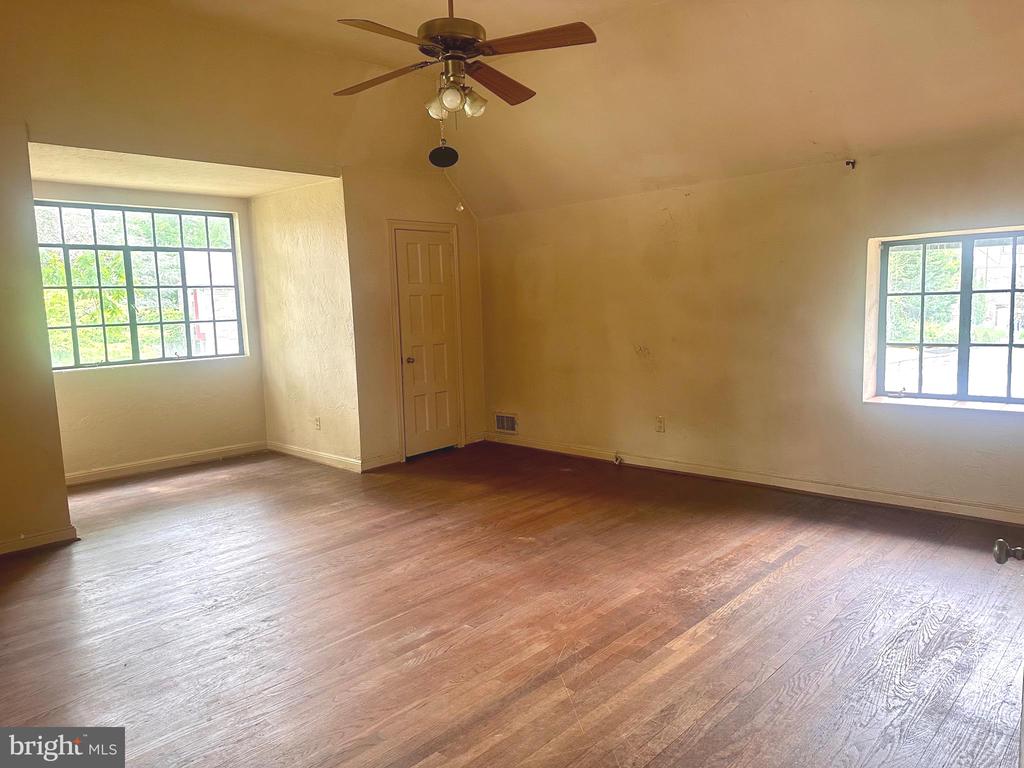 1121 Wilde Ave
