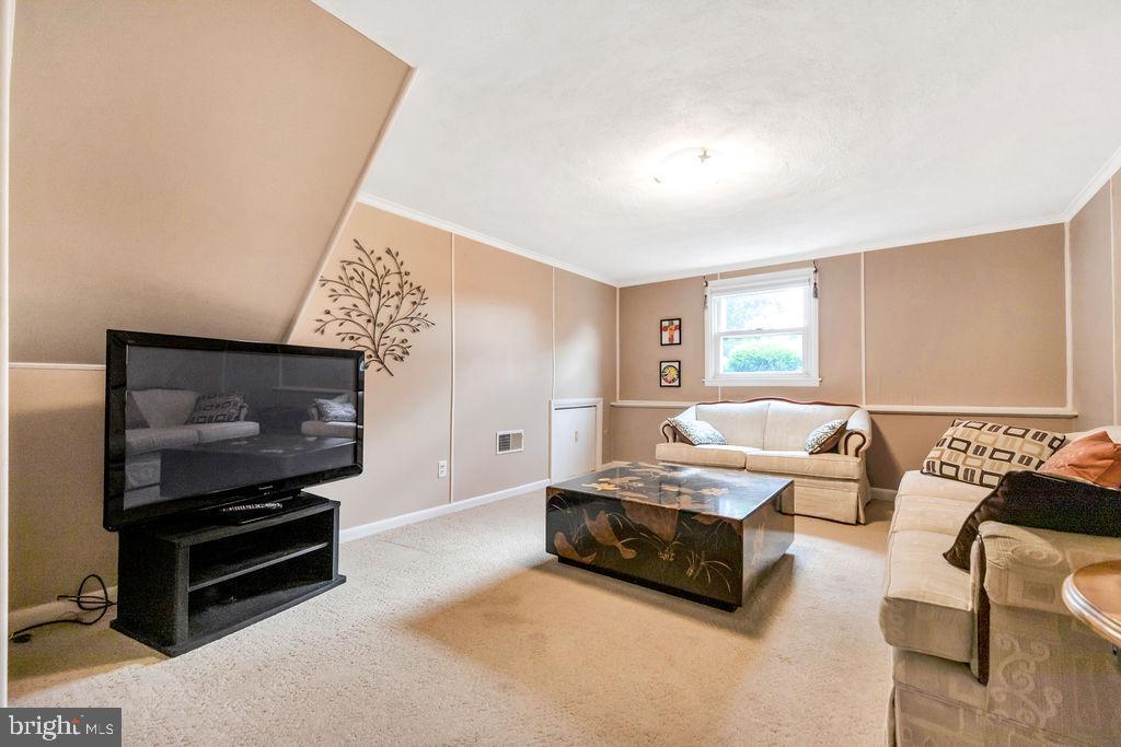 2613 HIGHLAND AVENUE