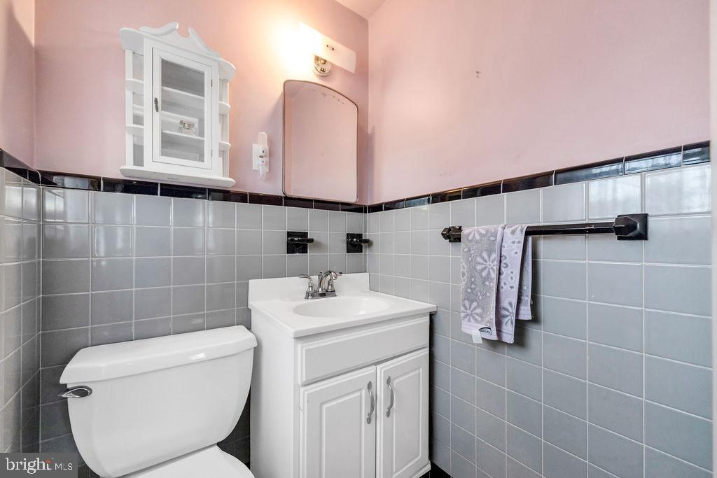 2613 HIGHLAND AVENUE