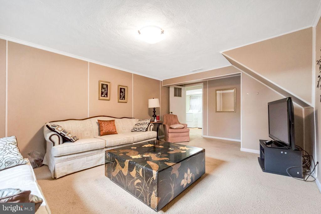 2613 HIGHLAND AVENUE