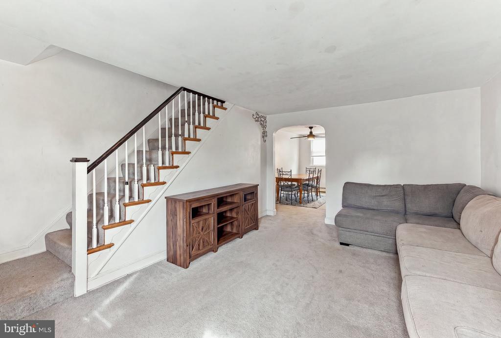 927 FARISTON DRIVE