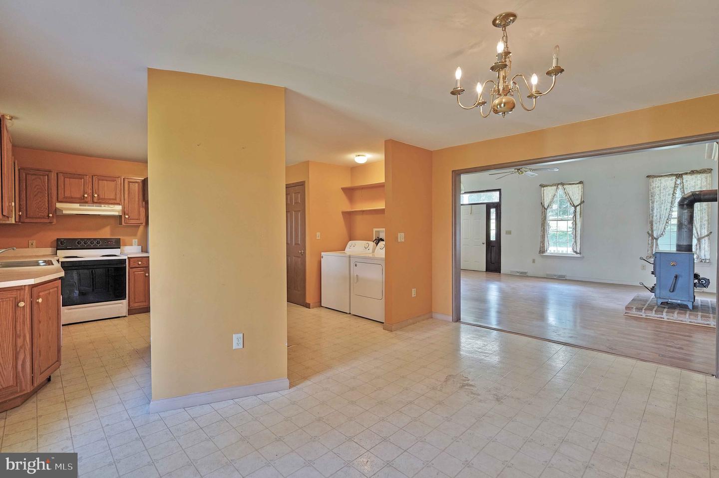 580 Mountain ROAD