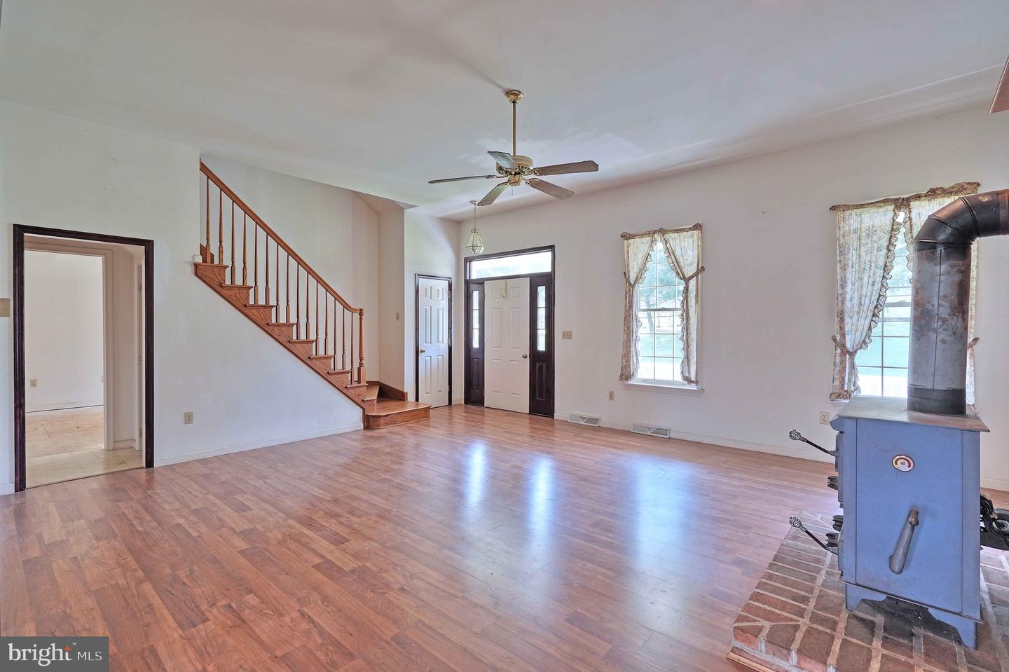 580 Mountain ROAD