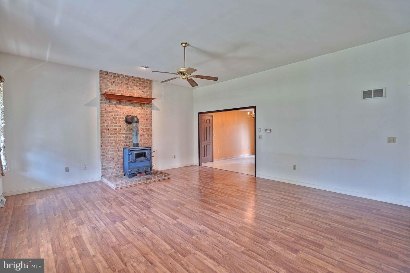 580 Mountain ROAD