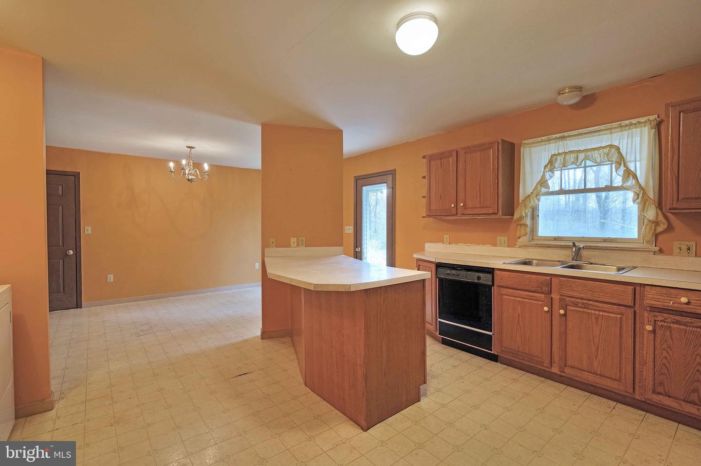 580 Mountain ROAD