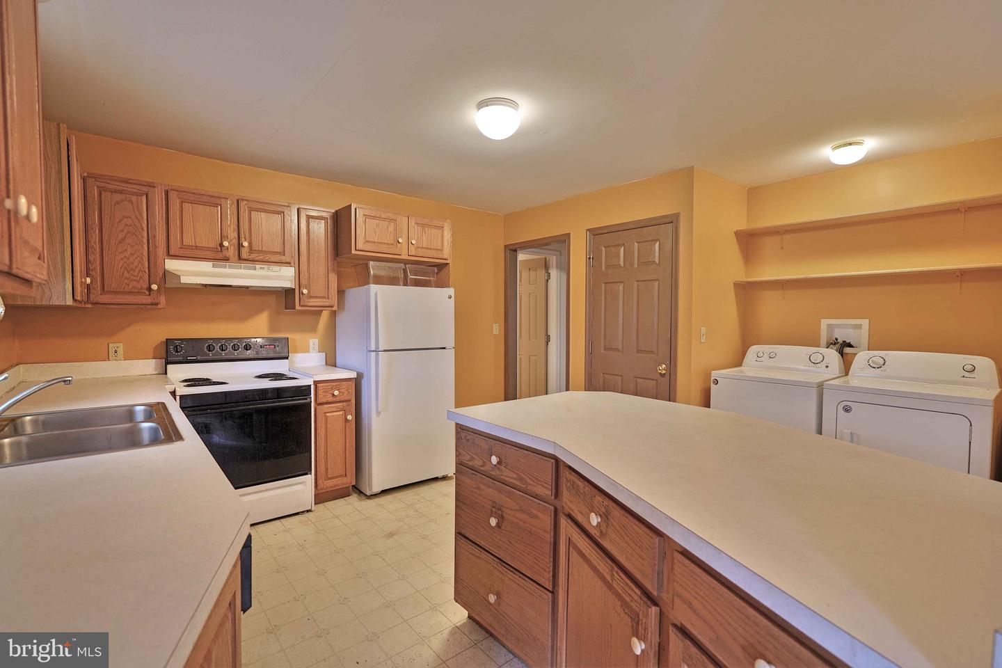 580 Mountain ROAD
