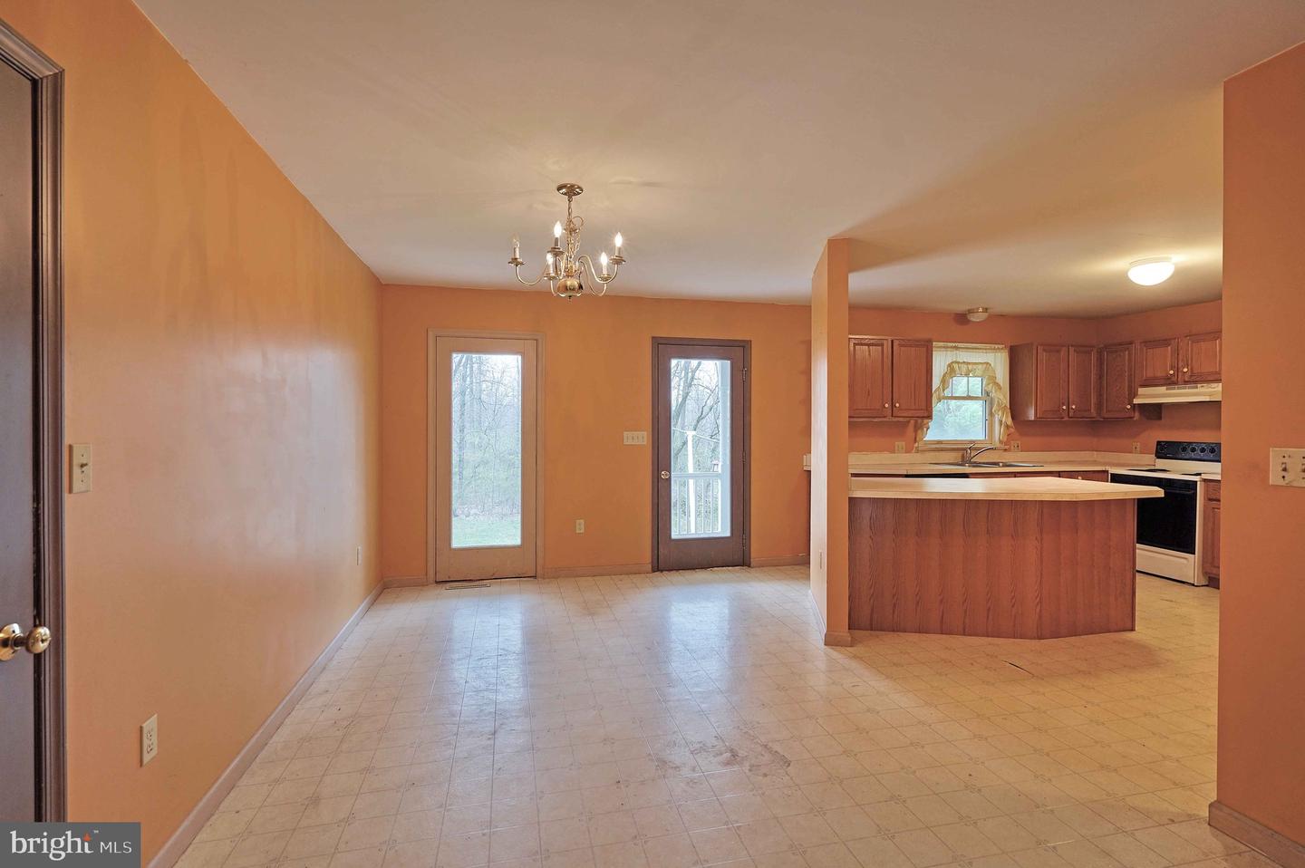 580 Mountain ROAD