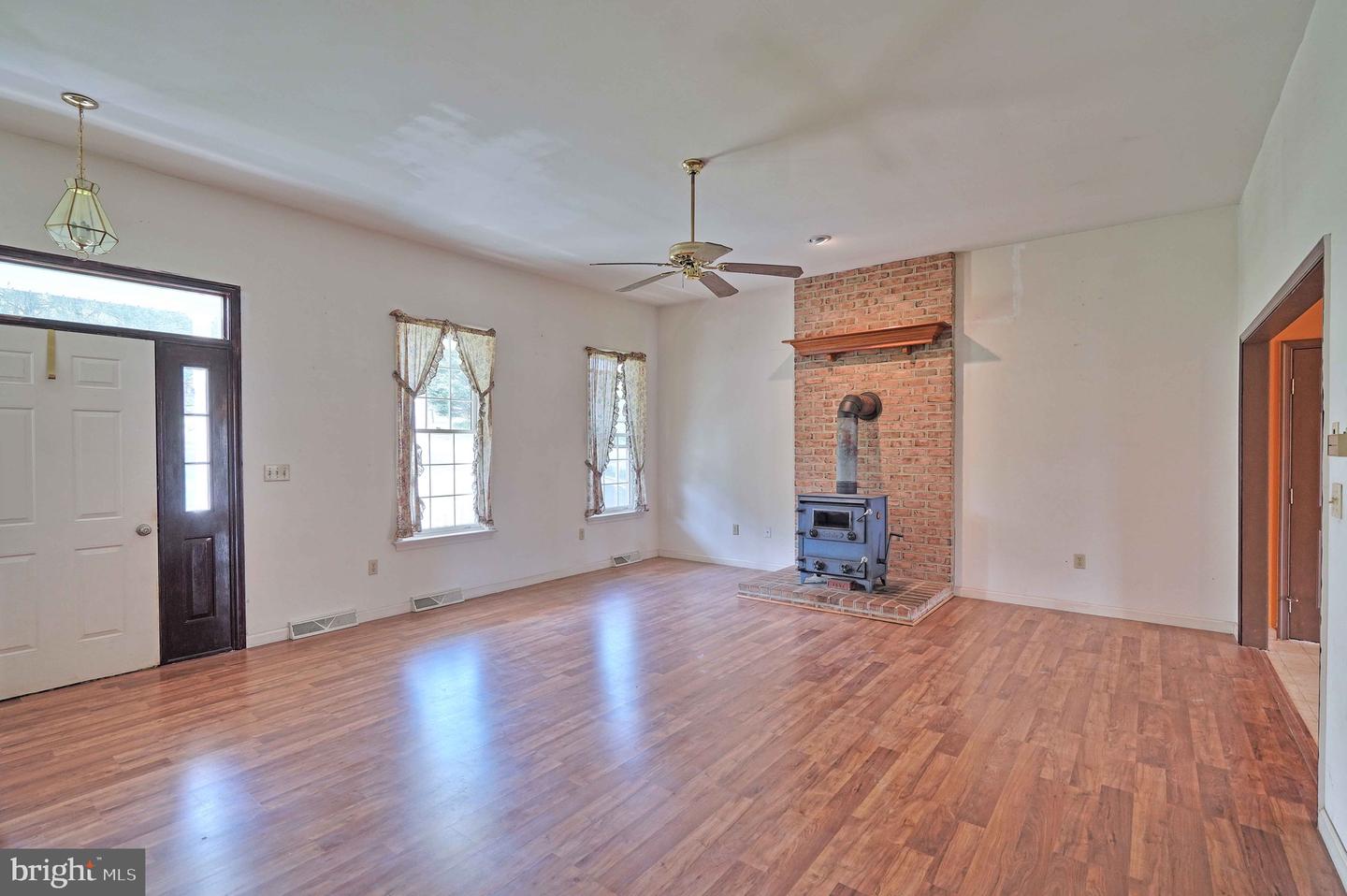580 Mountain ROAD