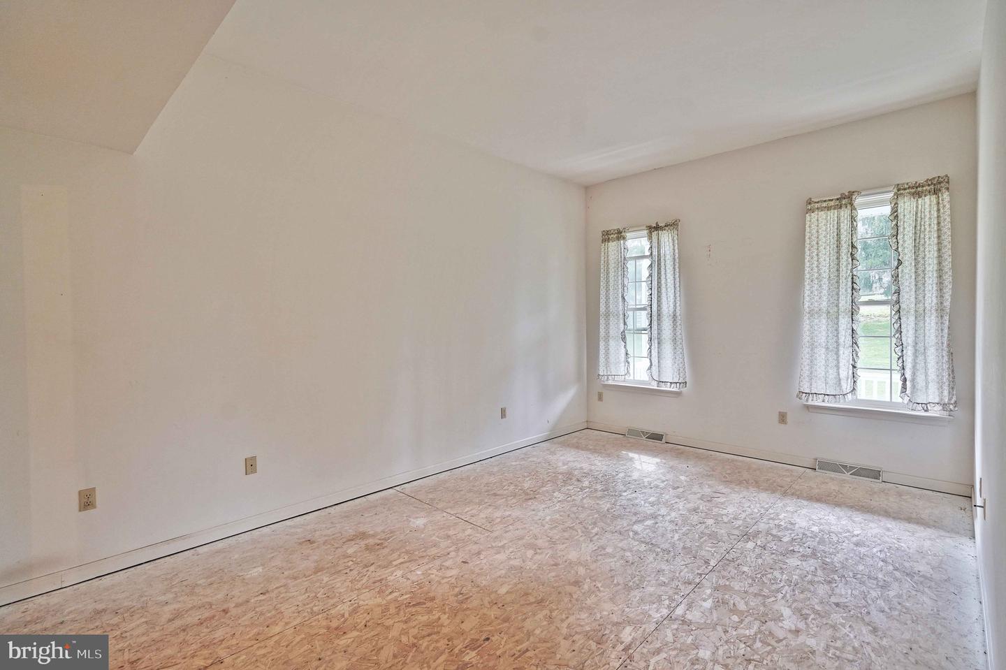 580 Mountain ROAD