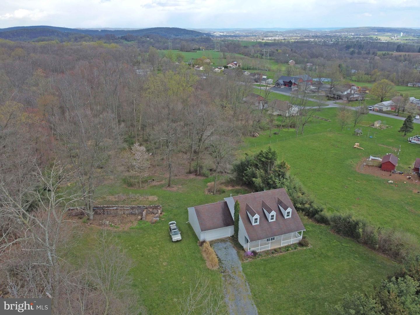 580 Mountain ROAD