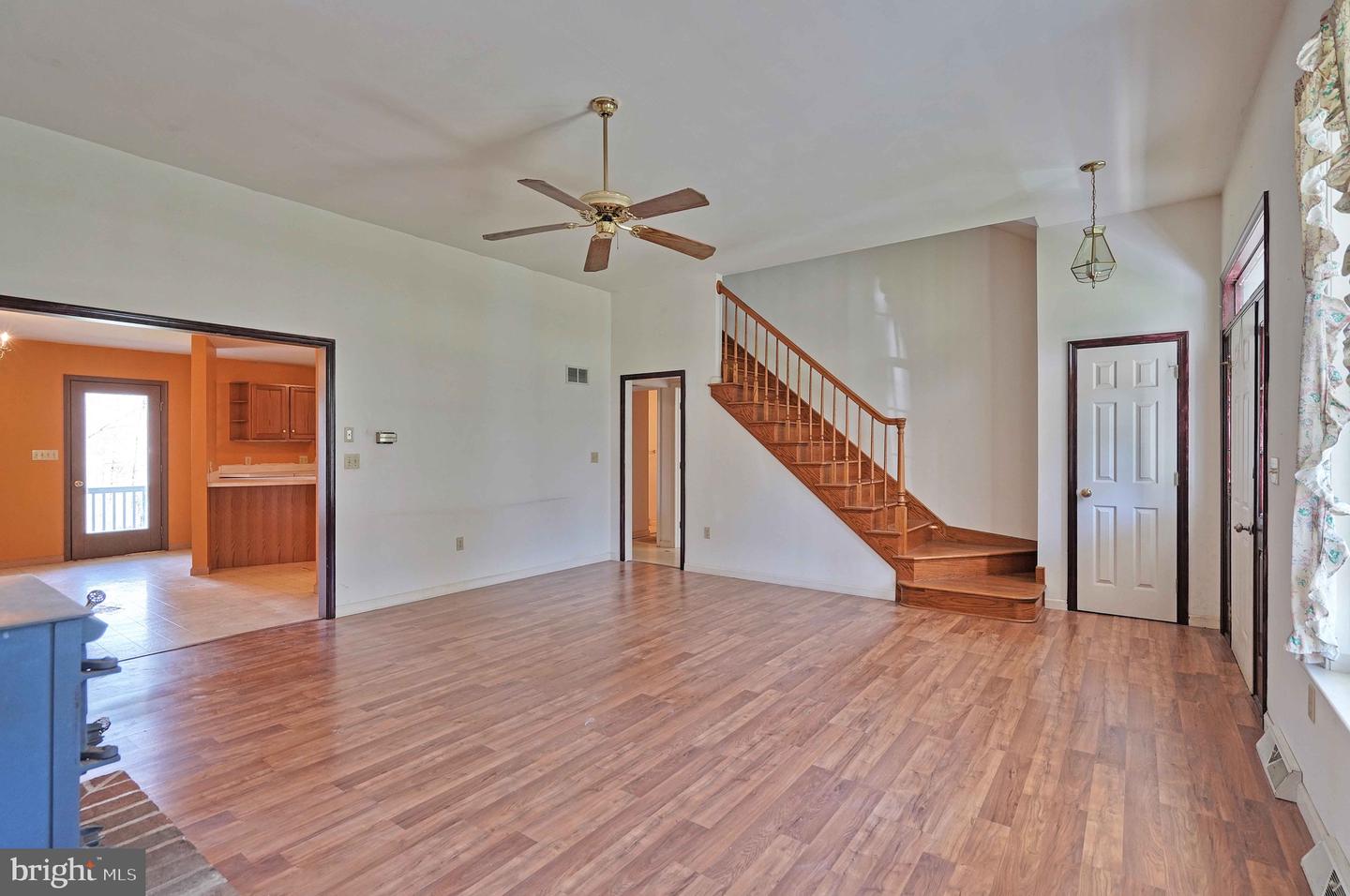580 Mountain ROAD