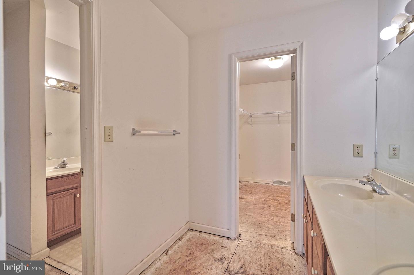 580 Mountain ROAD