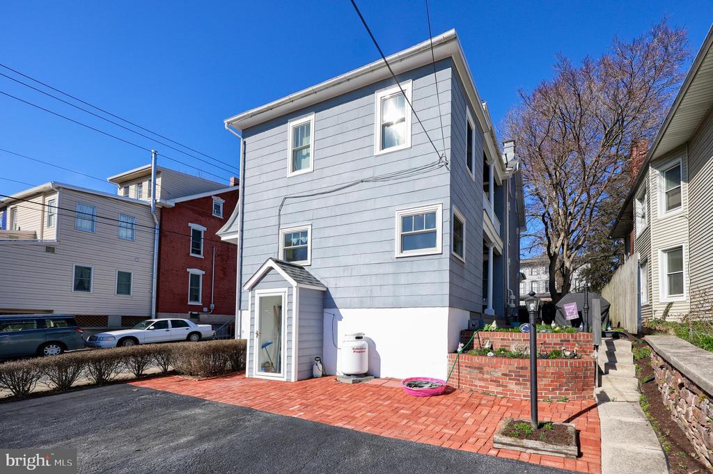 252 W MAIN STREET