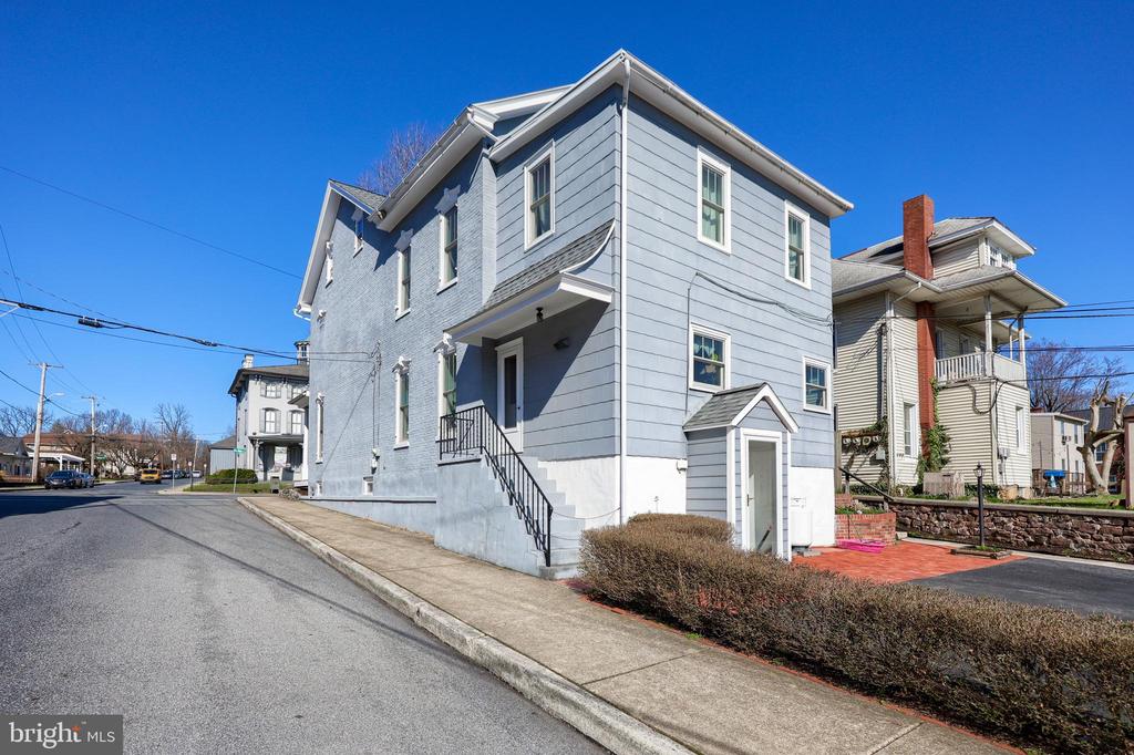 252 W MAIN STREET