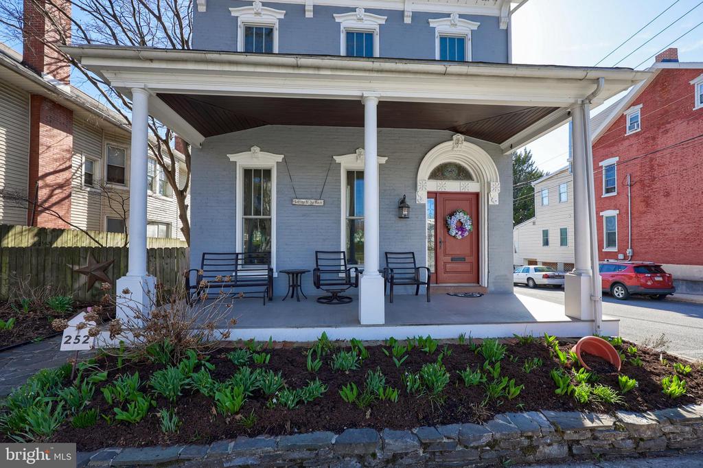 252 W MAIN STREET