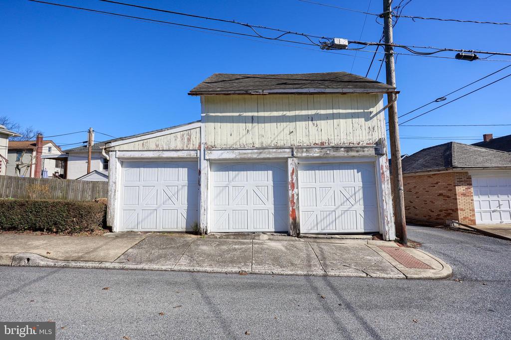 252 W MAIN STREET