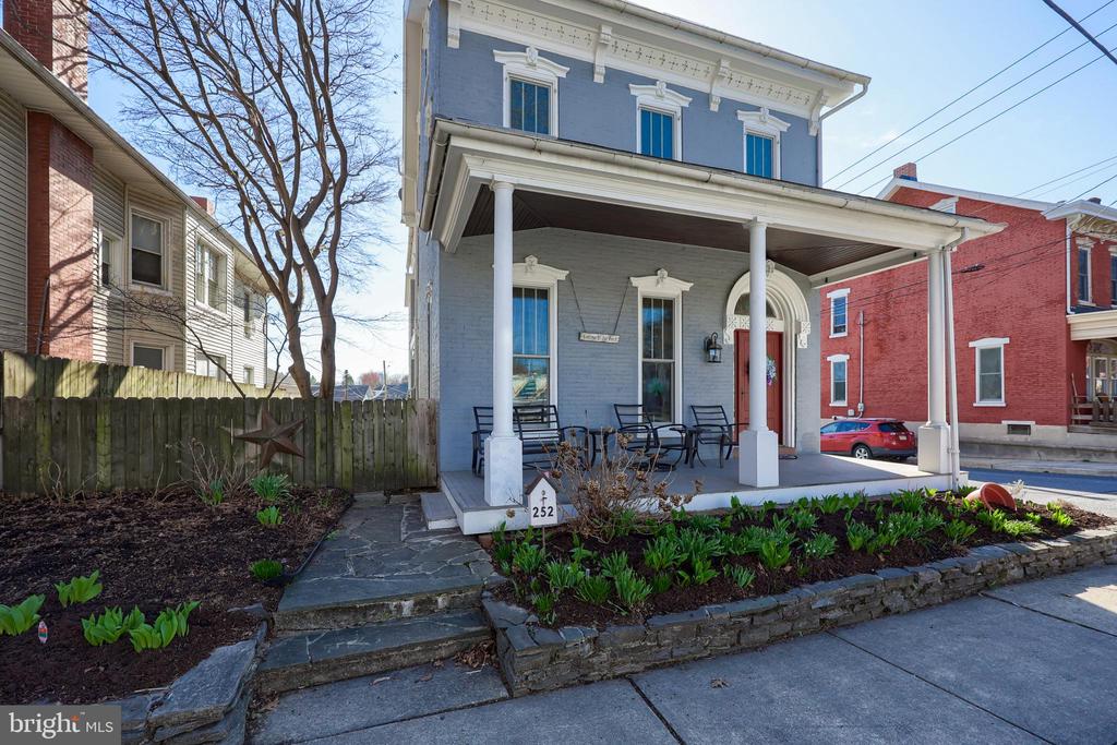 252 W MAIN STREET