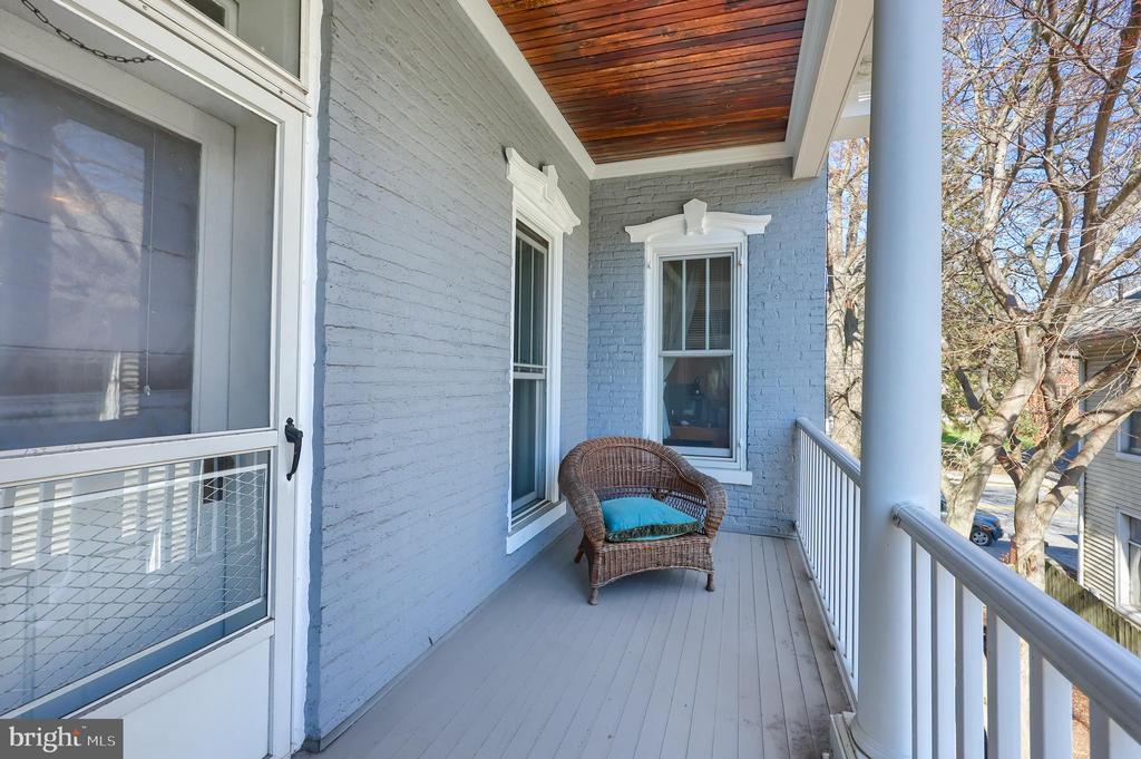 252 W MAIN STREET