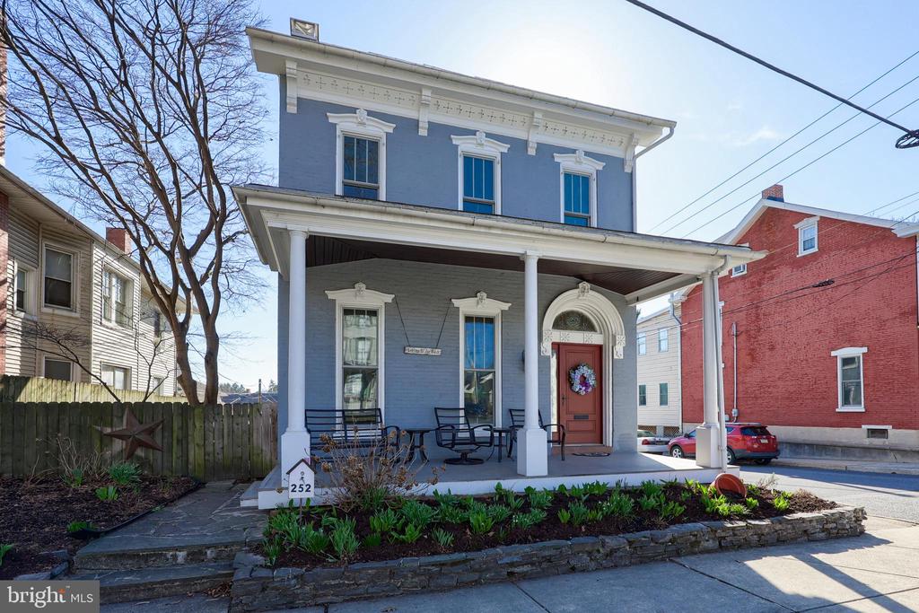 252 W MAIN STREET