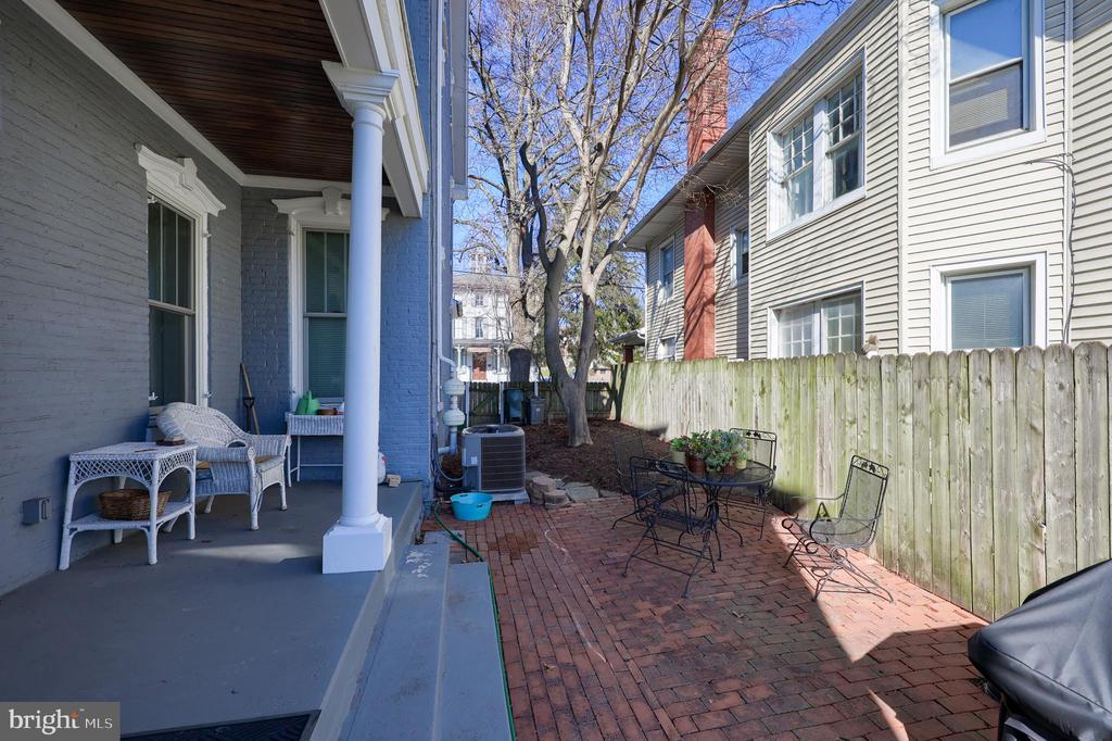252 W MAIN STREET