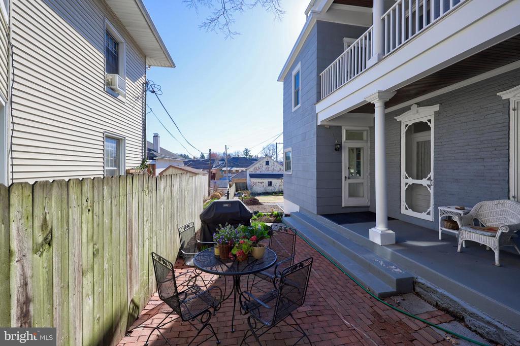 252 W MAIN STREET