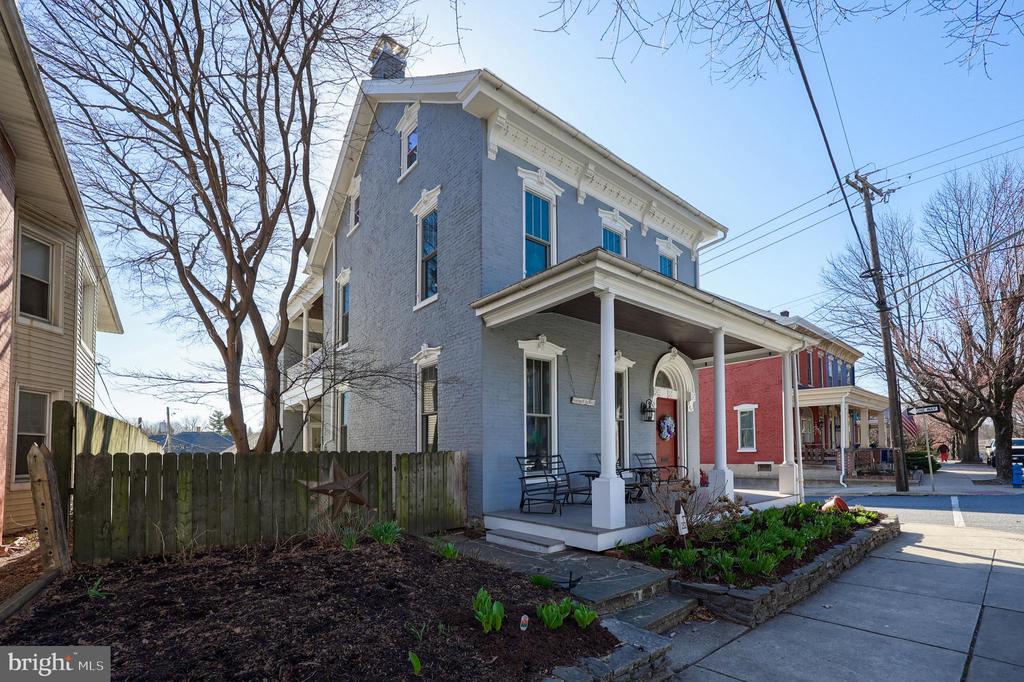 252 W MAIN STREET