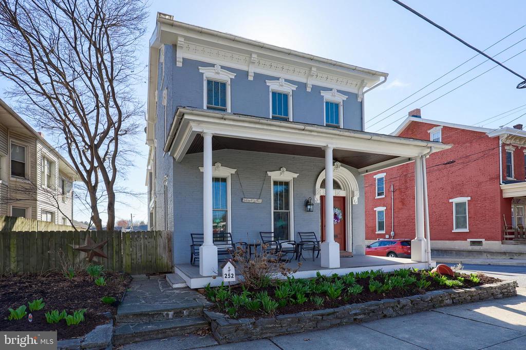 252 W MAIN STREET