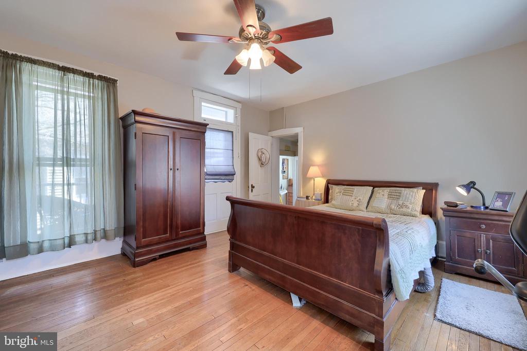 252 W MAIN STREET