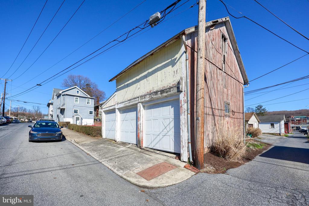 252 W MAIN STREET