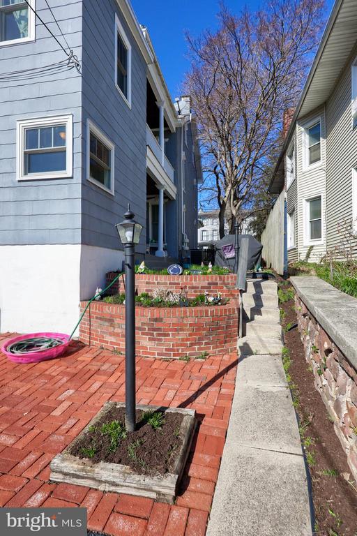 252 W MAIN STREET