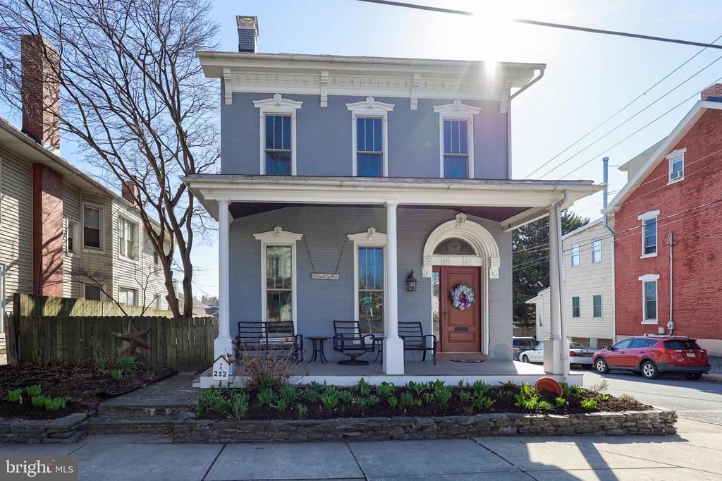 252 W MAIN STREET