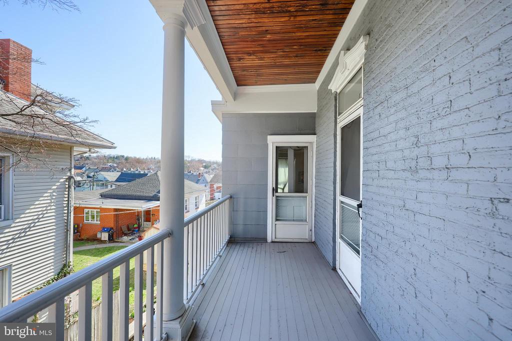 252 W MAIN STREET