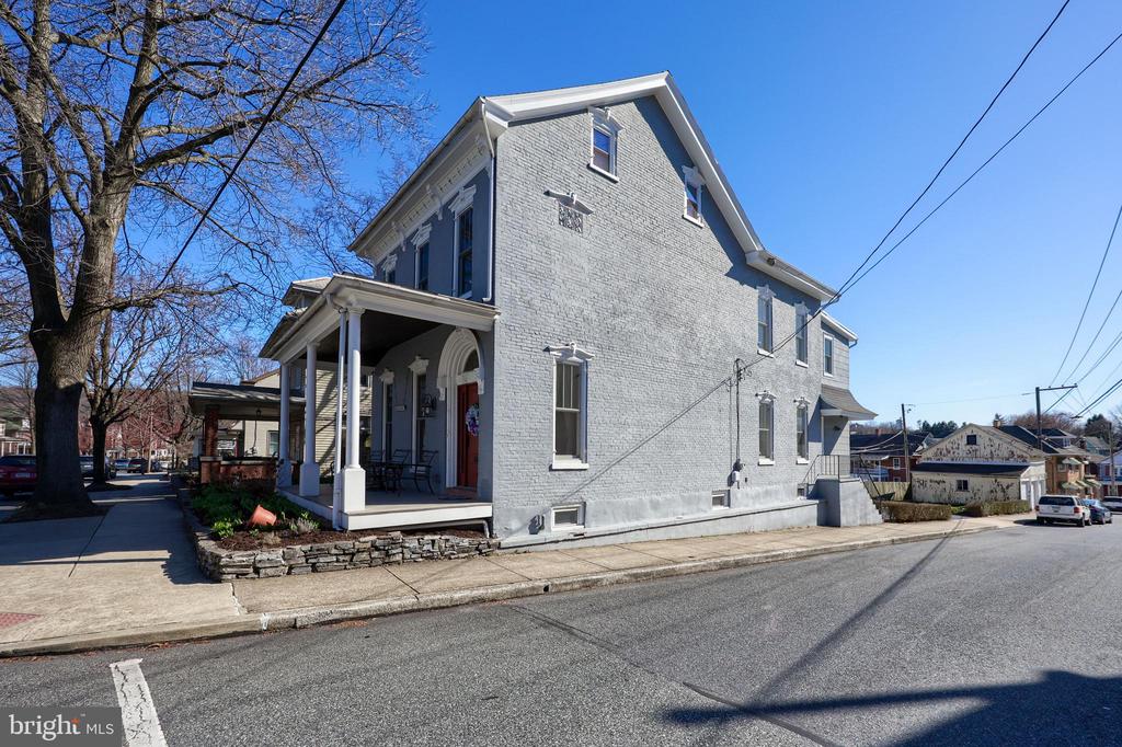 252 W MAIN STREET