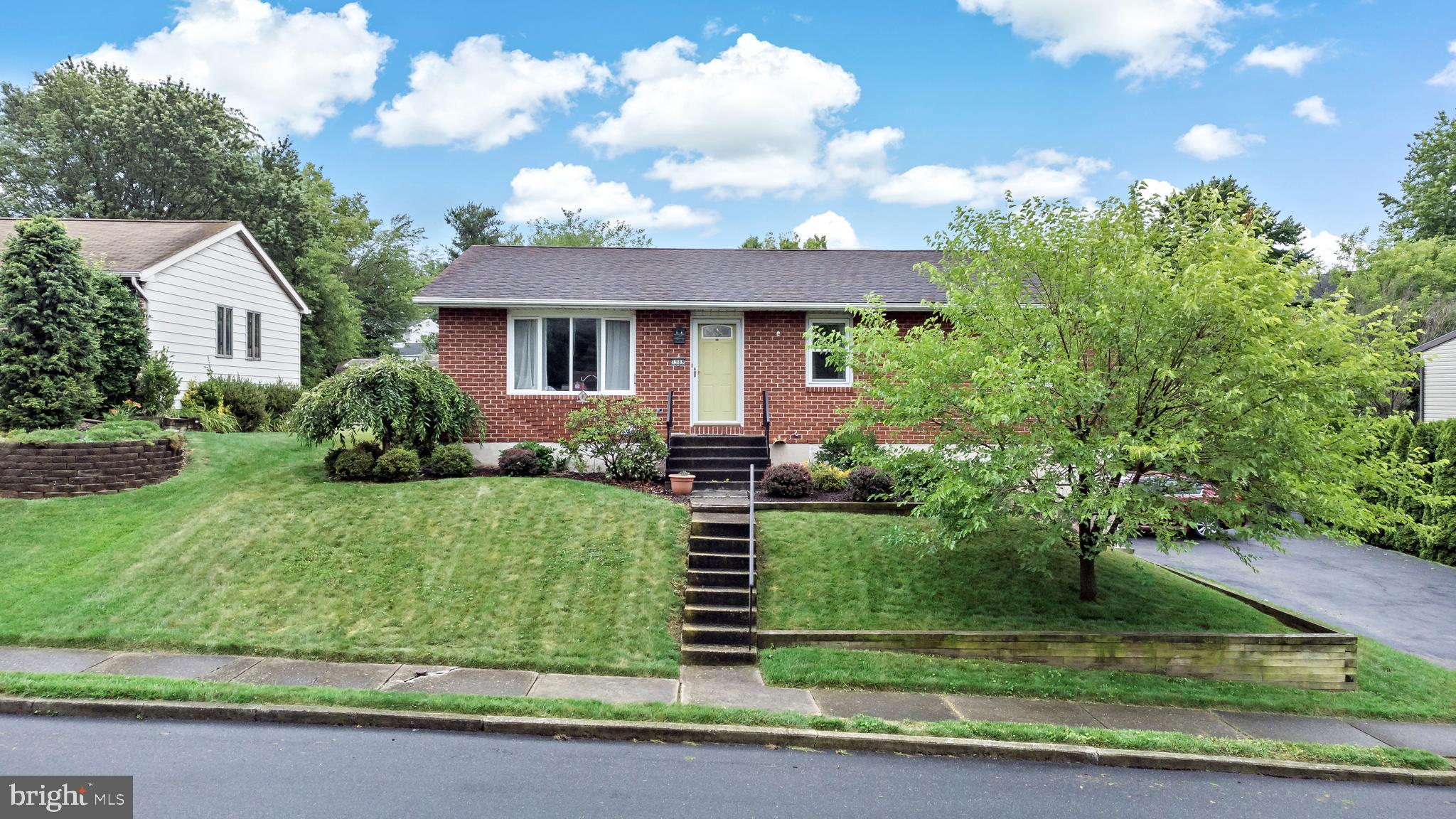 1988 Linden Ln