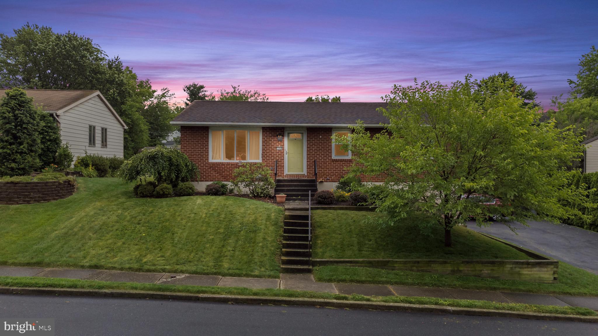 1988 Linden Ln