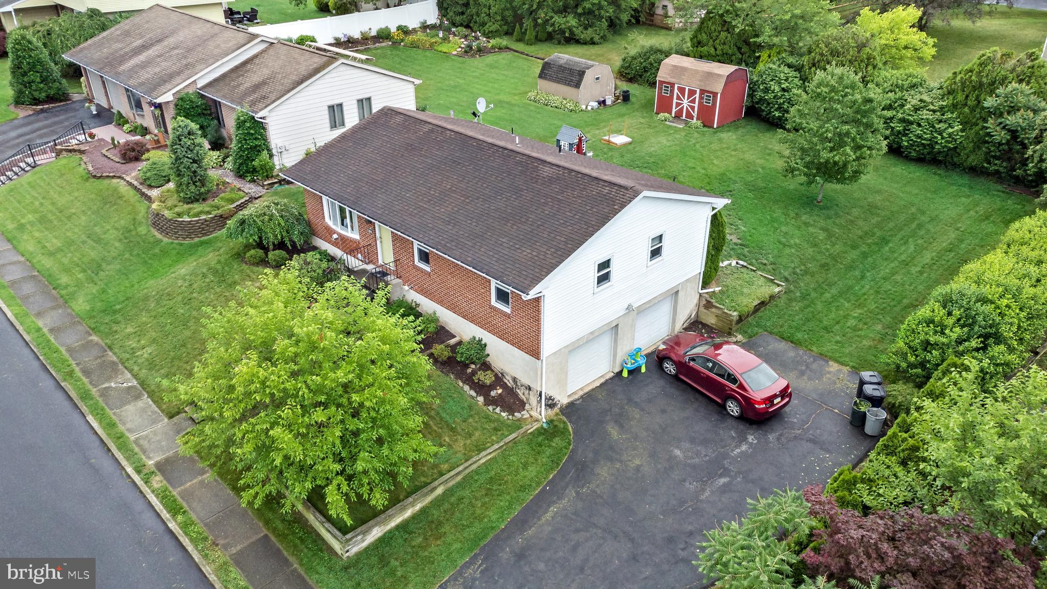 1988 Linden Ln
