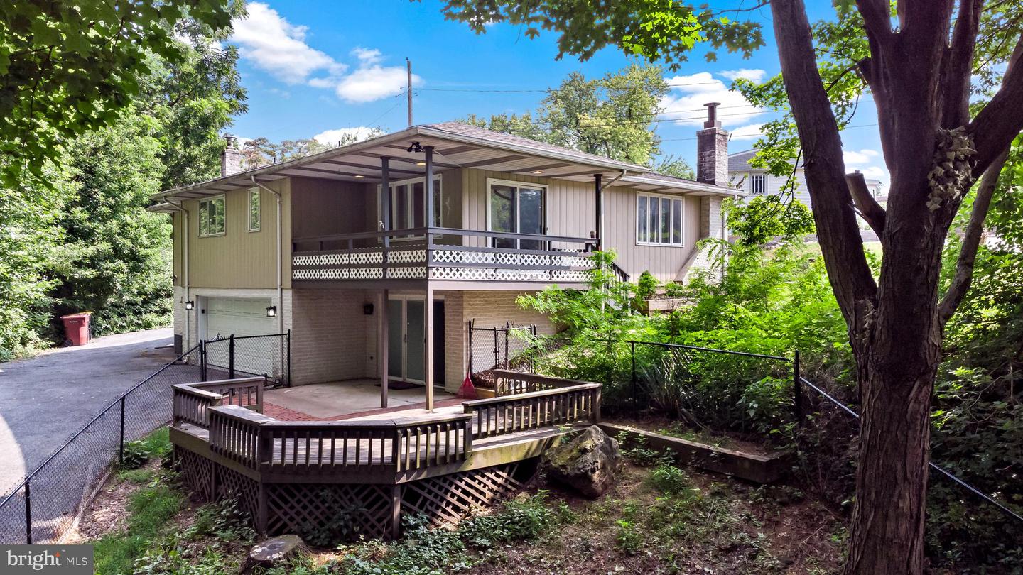 207 Delaware Ln