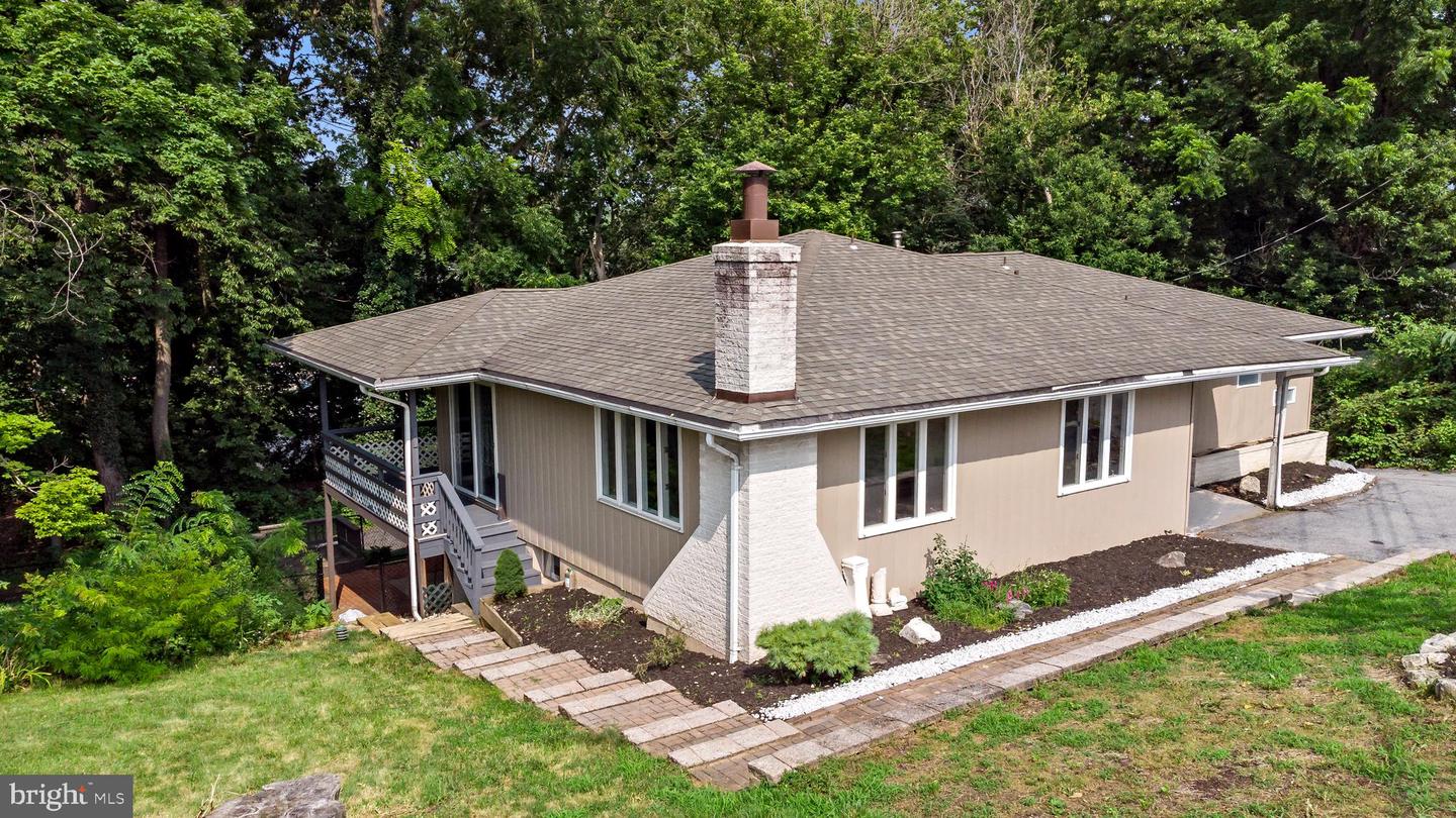 207 Delaware Ln